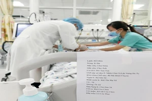 Hành xử đẹp của điều dưỡng BV Nhi đồng với cậu bé Campuchia