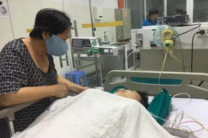 Vụ cây đổ ở TP.HCM: 1 học sinh bị chấn thương cột sống cổ 