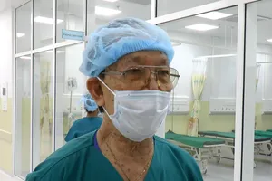 Chia sẻ của bác sĩ mổ tách cặp song sinh Việt-Đức 32 năm trước