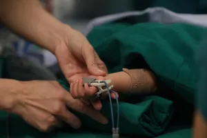 Tình hình sức khỏe mới nhất của cặp song sinh dính nhau 