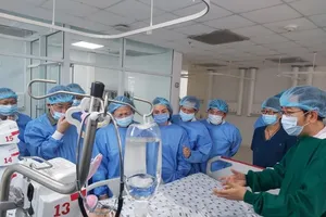 Diệu Nhi trong cặp bé song sinh dính nhau đã cai máy thở