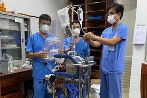Bệnh viện Chợ Rẫy đưa ECMO ra Đà Nẵng hỗ trợ ca nghi mắc COVID