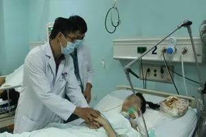 Bác sĩ BV Chợ Rẫy lên đường hỗ trợ ca ngộ độc pate trở nặng