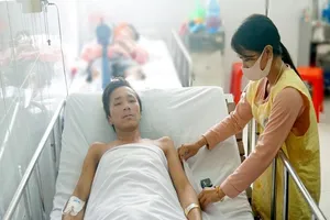 Chuyện chưa kể của bác sĩ và bệnh nhân bị rắn hổ mang chúa cắn