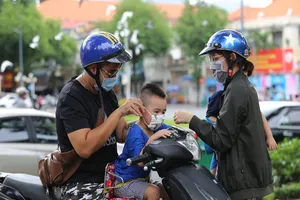 TP.HCM yêu cầu người dân tiếp tục đeo khẩu trang