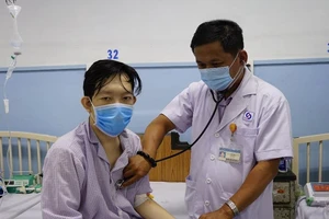 Căn bệnh không ngờ khiến chàng trai đi cầu ra máu ồ ạt 