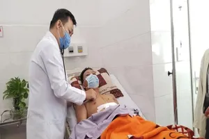 Bác sĩ bỏ qua thủ tục, cứu người đàn ông bị đâm thủng tim