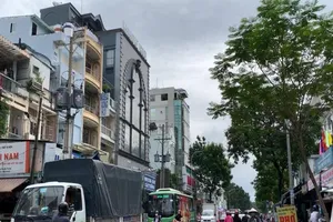 Bé trai 14 tháng tuổi mắc COVID-19 đã đến những đâu? 