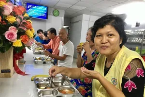Hàng ngàn suất ăn miễn phí cho bệnh nhân mỗi ngày