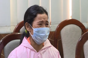 Hoàn cảnh bi đát của bé trai bị người dượng đâm kéo vào mắt