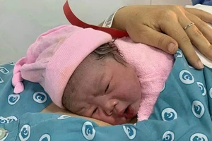 Ngắm biểu cảm của những công dân nhí sinh ngày đầu năm 2021