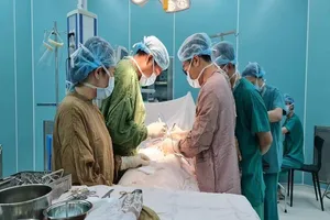 Nam thanh niên 20 tuổi bị tai nạn giao thông, gãy dương vật