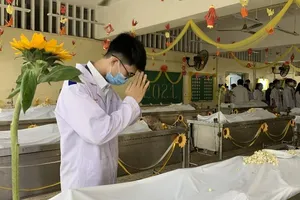 Sinh viên trường y ở TP.HCM tri ân người hiến xác cho khoa học