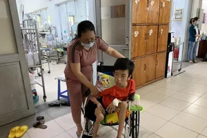 Giao thừa không pháo hoa của hai mẹ con ở viện nhiều hơn nhà