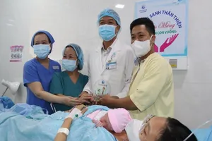 Người cha đóng hai vai trong Ngày Thầy thuốc Việt Nam