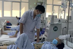 Thu nhập nhân viên y tế TP.HCM giảm bình quân 30 triệu/người