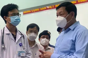 Thứ trưởng Bộ Y tế: ‘Nguy cơ ca bệnh trong cộng đồng hiện hữu’