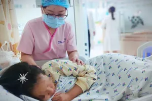 Bị tẩy chay trên mạng xã hội, bé gái 13 tuổi uống thuốc tự tử