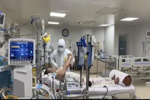 Bệnh nhân COVID tiên lượng rất xấu ở TP.HCM đã tỉnh táo, tiếp xúc tốt 