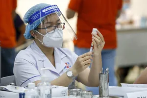 Bộ Y tế hỏa tốc yêu cầu TP.HCM và 9 tỉnh đẩy nhanh tiêm vaccine COVID-19