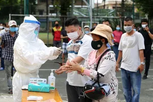 Trưa 14-7 có hơn 1.000 ca COVID-19, TP.HCM vượt 18.000 ca