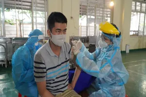 TPHCM phấn đấu cuối tháng 8 tiêm vaccine mũi 1 cho 70% người trên 18 tuổi