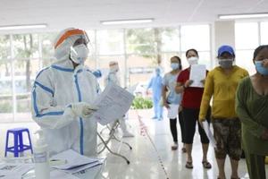 Bệnh nhân COVID-19 đang được thử nghiệm thuốc kháng virus ra sao?