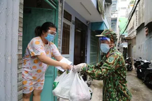 Đề xuất giãn cách xã hội gắn với 'Thẻ xanh COVID' sau 15-9