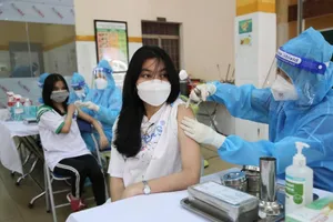 Học sinh TPHCM phấn khởi khi được tiêm vaccine COVID-19 sớm