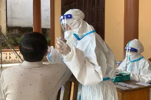 Người xét nghiệm COVID-19 dương tính ở TP.HCM cần làm gì?