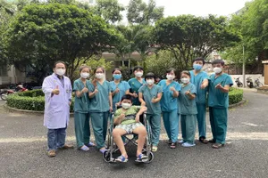 Hai bệnh nhi mắc COVID-19 nguy kịch cùng lúc được cứu sống kỳ diệu