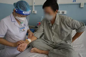 Thanh niên 29 tuổi nhập viện suýt chết sau khi khó thở sốt cao 4 ngày