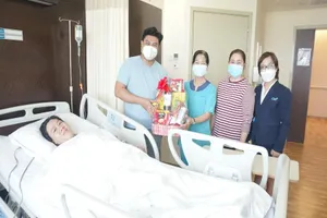 Hành động tuyệt vời này của người chồng đã giúp mẹ tròn con vuông