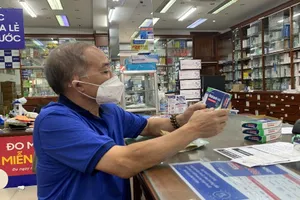 Tưởng thuốc trị COVID-19 bán không kèm điều kiện, nhiều người ra về tay không