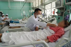 Người phụ nữ 39 tuổi bị choáng tim nặng khi tiêm filler làm đẹp ngực và mặt