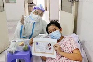 Hội chữ thập đỏ Bệnh viện Hùng Vương nhận Huân chương lao động hạng Ba