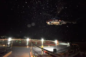 Trực thăng phải bay là là đưa ngư dân bị đột quỵ về đất liền