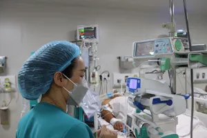 Bệnh viện ở TP.HCM căng mình điều trị bệnh nhân sốt xuất huyết nặng