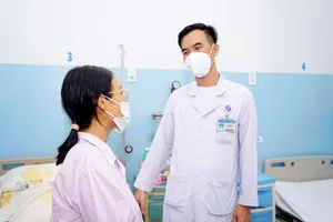 Thai phụ bị vỡ gan, bác sĩ cân não không phẫu thuật cứu mẹ và con