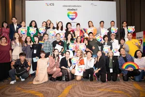 Người chuyển giới sợ bác sĩ hỏi thiếu tế nhị, đọc tên rồi cười khúc khích