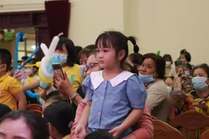 Hơn 500 con em công nhân lao động vui Tết trung thu