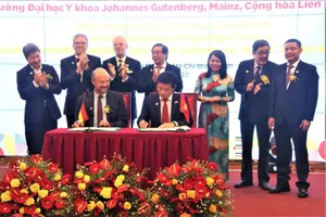 Đại học Y khoa Phạm Ngọc Thạch ký kết đào tạo bác sĩ y khoa trình độ Châu Âu