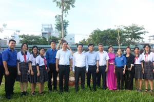 Quận Bình Tân phát động Tết trồng cây nhân kỷ niệm 134 năm ngày sinh Bác Hồ