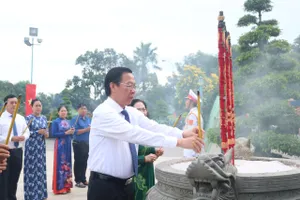 Lãnh đạo TP.HCM dâng hương tại Nghĩa trang liệt sĩ TP.HCM nhân Ngày Thương binh - Liệt sĩ