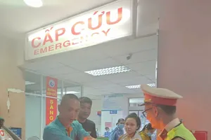 CSGT dùng xe chuyên dụng hỗ trợ sản phụ đến bệnh viện 