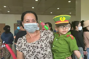 “Một ngày làm chiến sĩ” của các bệnh nhi tại bệnh viện Ung bướu 2