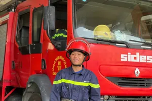 Chiến sĩ Cảnh sát PCCC kể lúc cứu bé gái trong khách sạn ở Thủ Đức