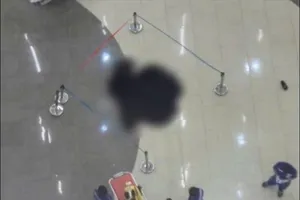 1 thiếu niên tử vong nghi rơi lầu ở Vạn Hạnh Mall quận 10