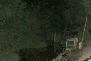 Bạn nhậu trốn xuống ao vẫn lao xuống tìm để đánh chết