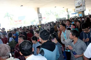 Sân bay Tân Sơn Nhất đón hơn 100.000 lượt khách/ ngày